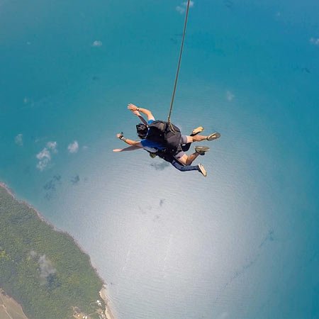 Cairns Tandem Skydive Up To 14,000Ft - Free Bus Transfers - We Wander