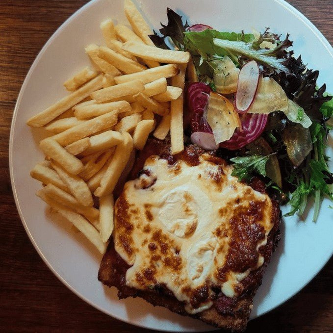 Experience Dinner At Victoria Hotel Footscray - We Wander
