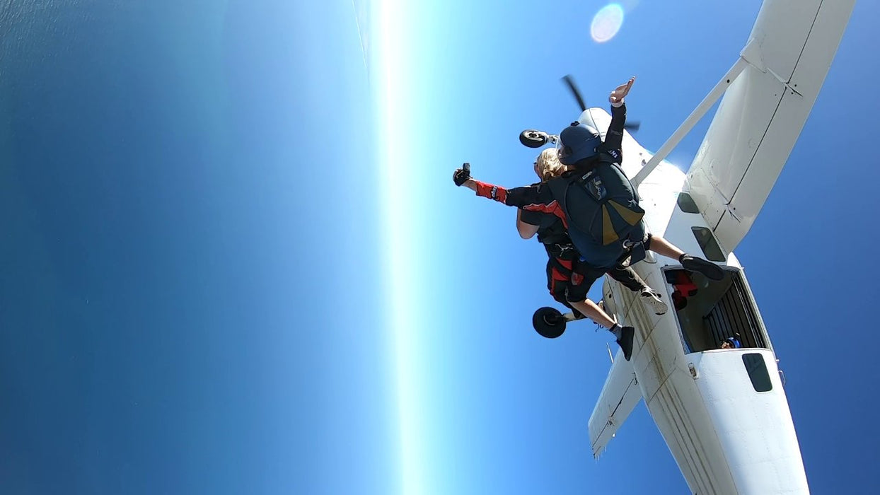 Tandem Skydive Up To 12,000Ft Weekend - We Wander